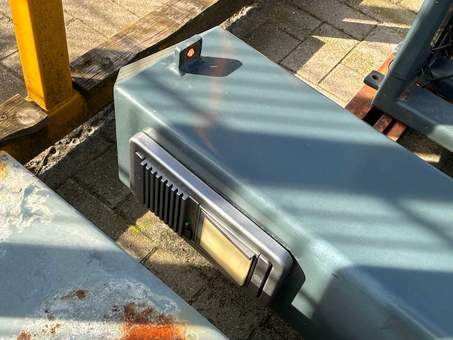 Metalen toegangspoort met brievenbus - afbeelding 4 van  10
