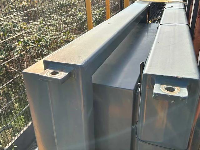 Metalen toegangspoort met brievenbus - afbeelding 8 van  10