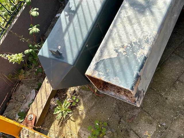 Metalen toegangspoort met brievenbus - afbeelding 9 van  10