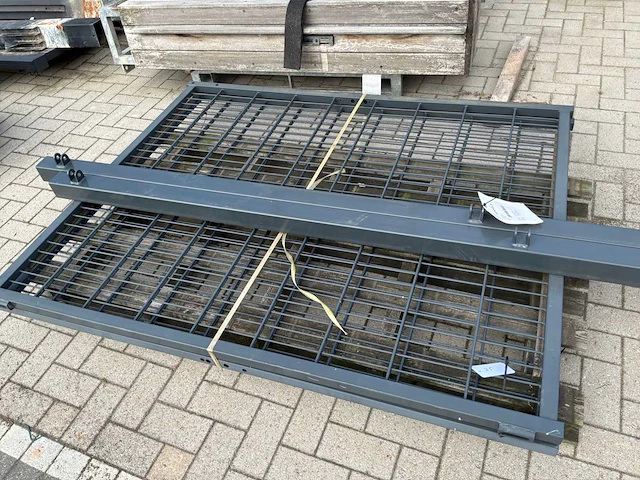 Metalen toegangspoort - afbeelding 1 van  3