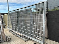 Metalen toegangspoort