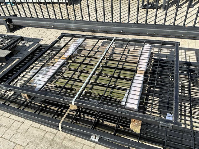 Metalen toegangspoort - afbeelding 1 van  4