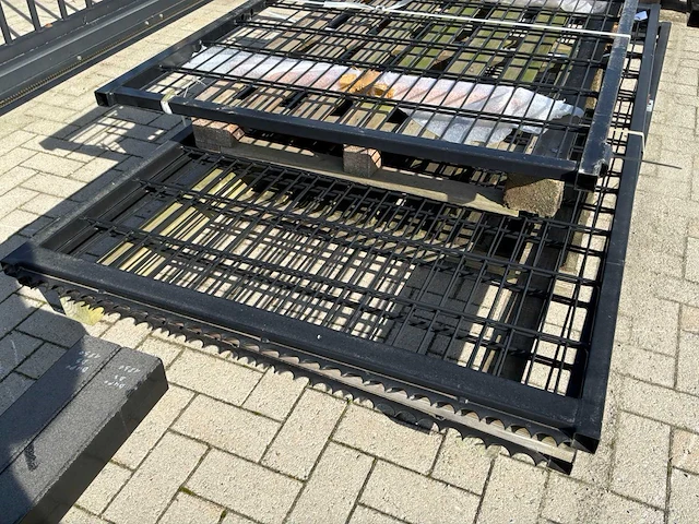 Metalen toegangspoort - afbeelding 1 van  4