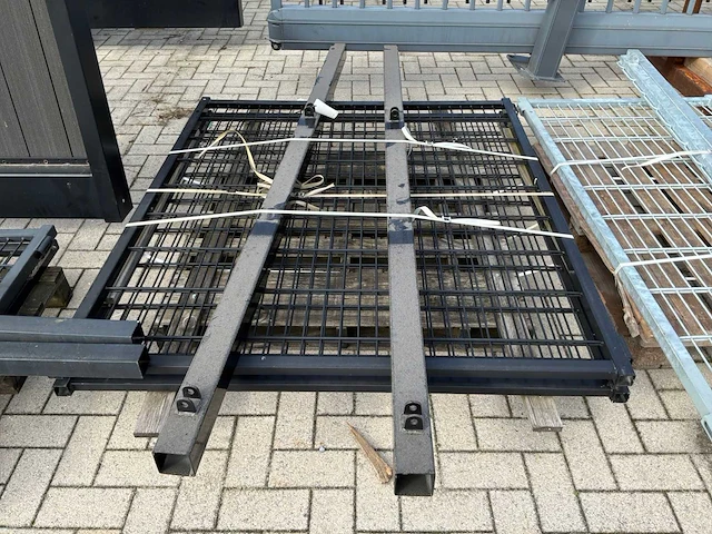 Metalen toegangspoort - afbeelding 1 van  4