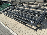 Metalen toegangspoort