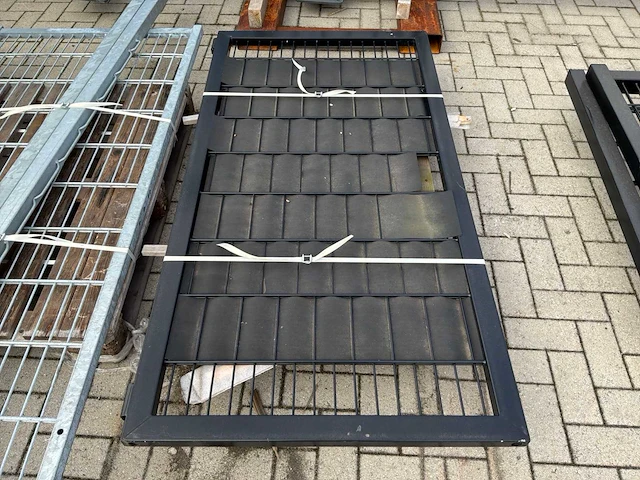 Metalen toegangspoort - afbeelding 1 van  3