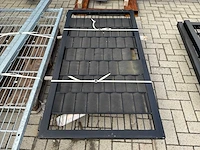 Metalen toegangspoort
