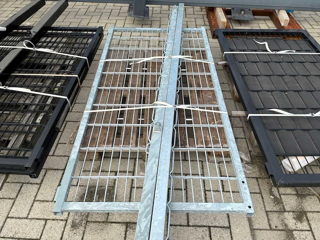 Metalen toegangspoort - afbeelding 1 van  4