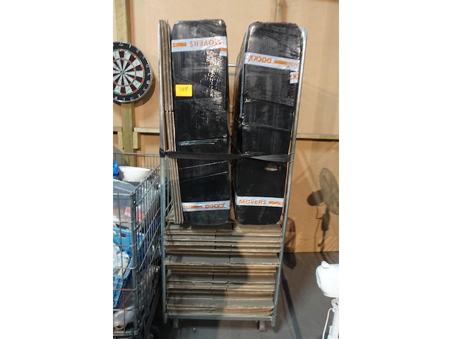 Metalen transportkar met inhoud - afbeelding 1 van  4