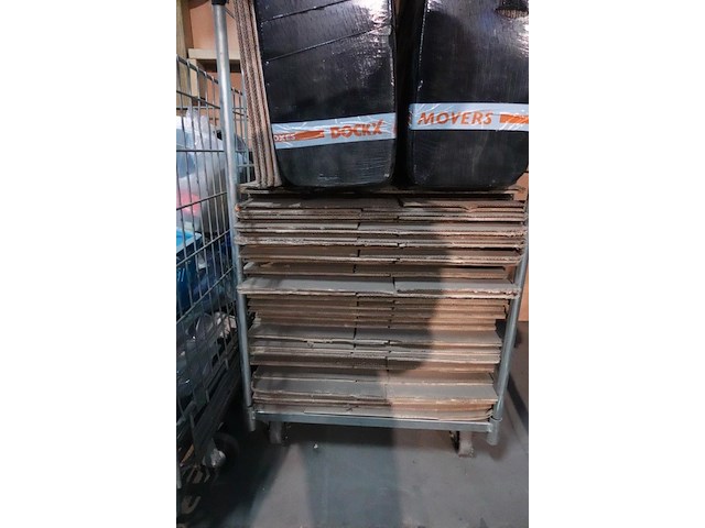 Metalen transportkar met inhoud - afbeelding 3 van  4