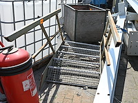 Metalen trap, 4 tredes - afbeelding 1 van  1