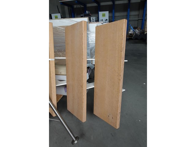 Metalen trap + houten tredes - afbeelding 2 van  3