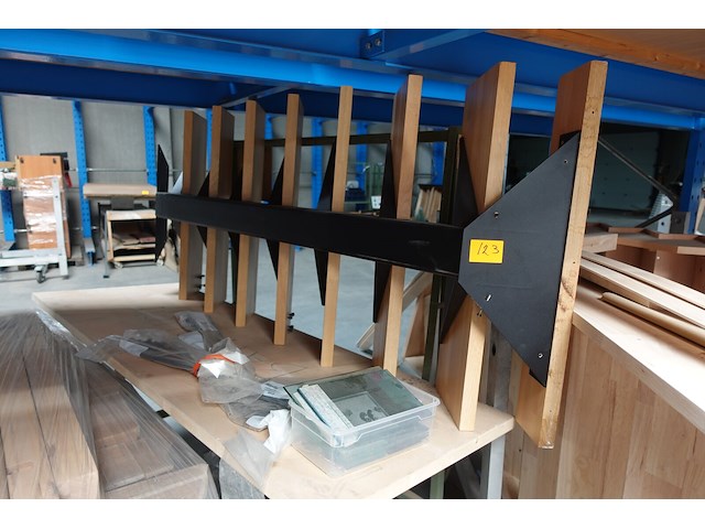 Metalen trap + houten tredes - afbeelding 1 van  2