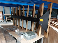 Metalen trap + houten tredes - afbeelding 1 van  2