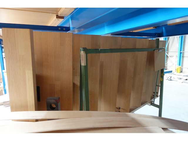 Metalen trap + houten tredes - afbeelding 2 van  2