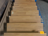 Metalen trap + houten tredes - afbeelding 1 van  4