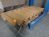 Metalen trap + houten tredes - afbeelding 2 van  4
