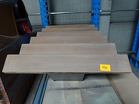 Metalen trap + houten tredes - afbeelding 1 van  3