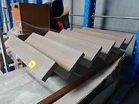 Metalen trap + houten tredes - afbeelding 2 van  3