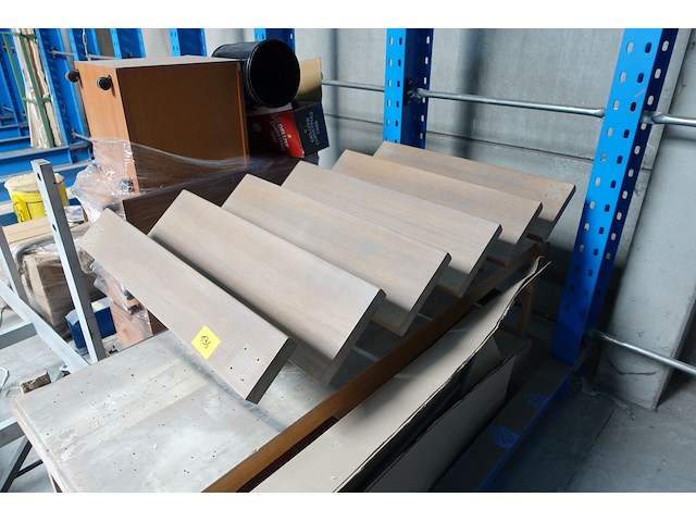 Metalen trap + houten tredes - afbeelding 3 van  3