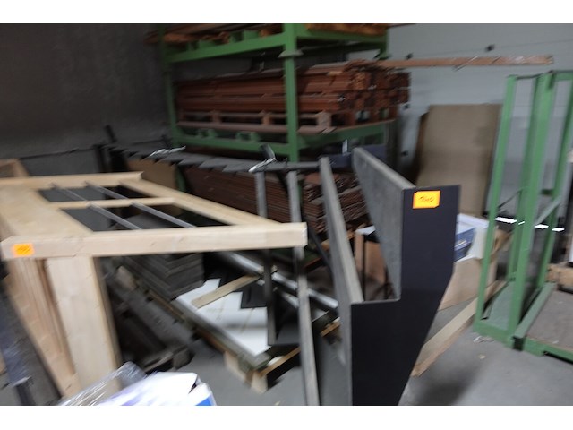 Metalen trap + houten tredes - afbeelding 3 van  3
