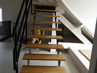 Metalen trap met houten treden - afbeelding 1 van  2