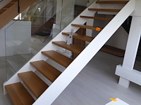 Metalen trap met houten treden - afbeelding 2 van  2