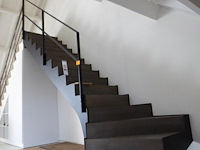 Metalen trap met houten treden - afbeelding 1 van  1