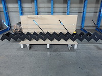 Metalen trap + metalen leuning - afbeelding 1 van  4