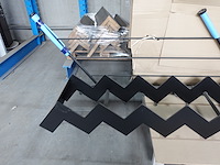 Metalen trap + metalen leuning - afbeelding 2 van  4