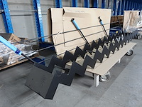 Metalen trap + metalen leuning - afbeelding 4 van  4