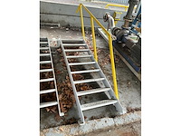 Metalen trap - afbeelding 2 van  4