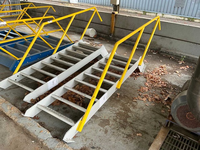 Metalen trap - afbeelding 3 van  4