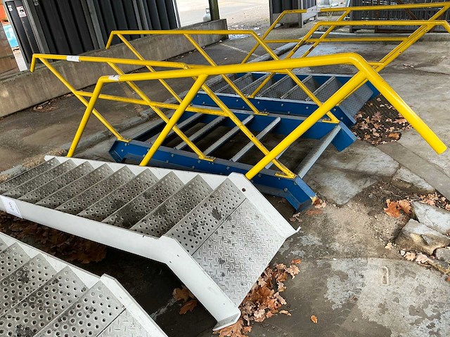 Metalen trap - afbeelding 3 van  3