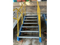 Metalen trap - afbeelding 2 van  3