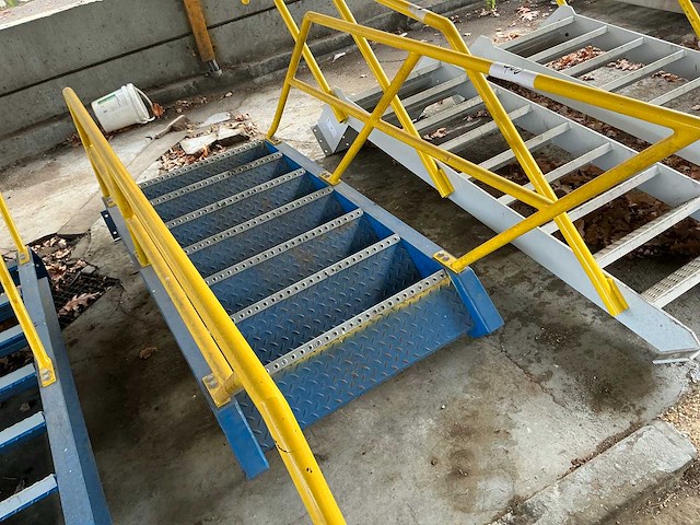 Metalen trap - afbeelding 3 van  3