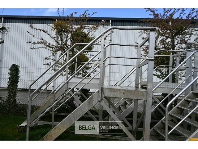 Metalen trap - afbeelding 5 van  6