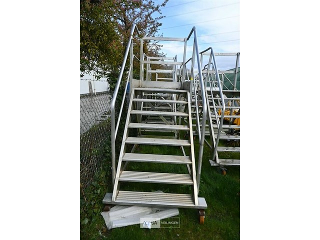 Metalen trap - afbeelding 2 van  6