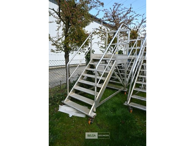 Metalen trap - afbeelding 1 van  6
