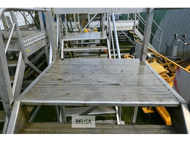 Metalen trap - afbeelding 3 van  6