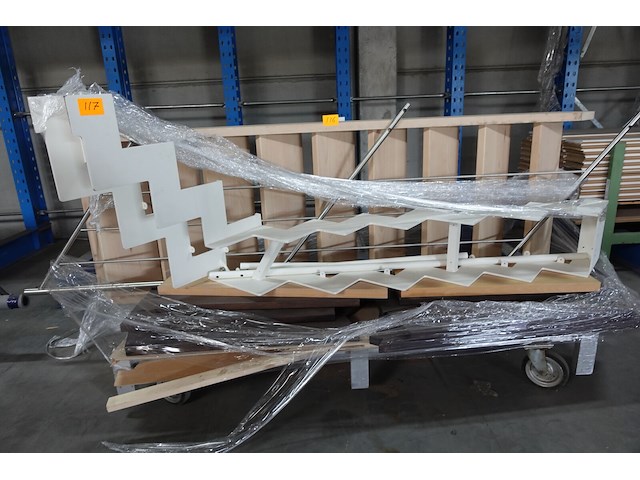 Metalen trap - afbeelding 1 van  4