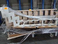 Metalen trap - afbeelding 1 van  4