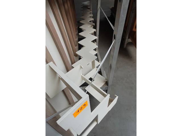Metalen trap - afbeelding 1 van  3