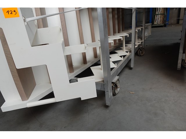Metalen trap - afbeelding 3 van  3