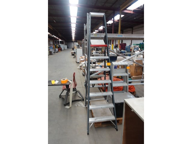 Metalen trapladder altrex - afbeelding 1 van  4