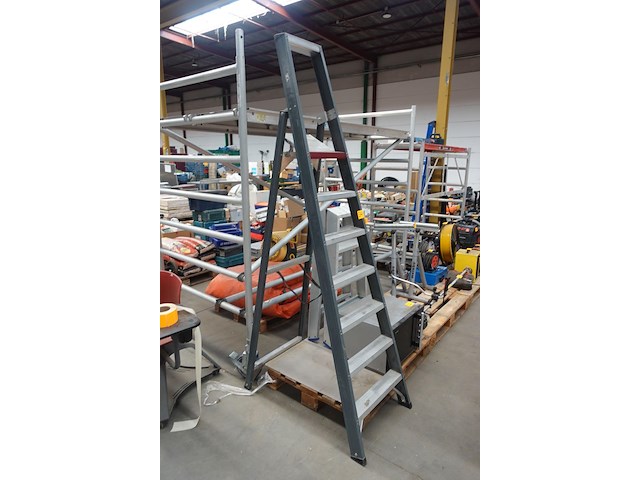 Metalen trapladder altrex - afbeelding 2 van  4