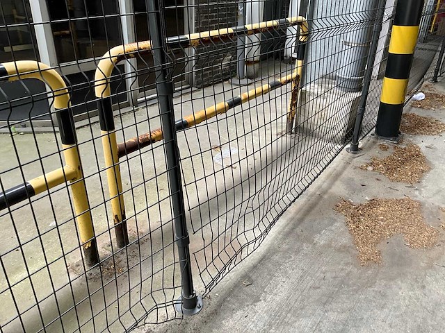 Metalen veiligheidspalen en hekken (24x) - afbeelding 17 van  24
