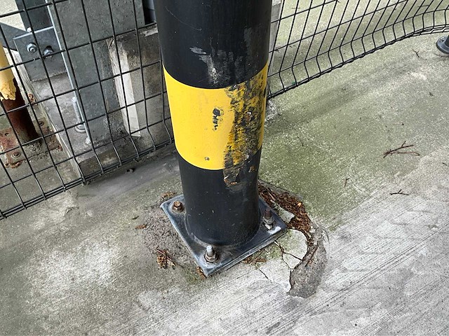 Metalen veiligheidspalen en hekken (24x) - afbeelding 3 van  24