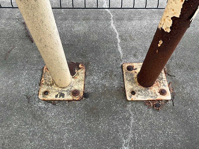 Metalen veiligheidspalen en hekken (24x) - afbeelding 7 van  24