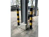 Metalen veiligheidspalen en hekken (24x) - afbeelding 1 van  24